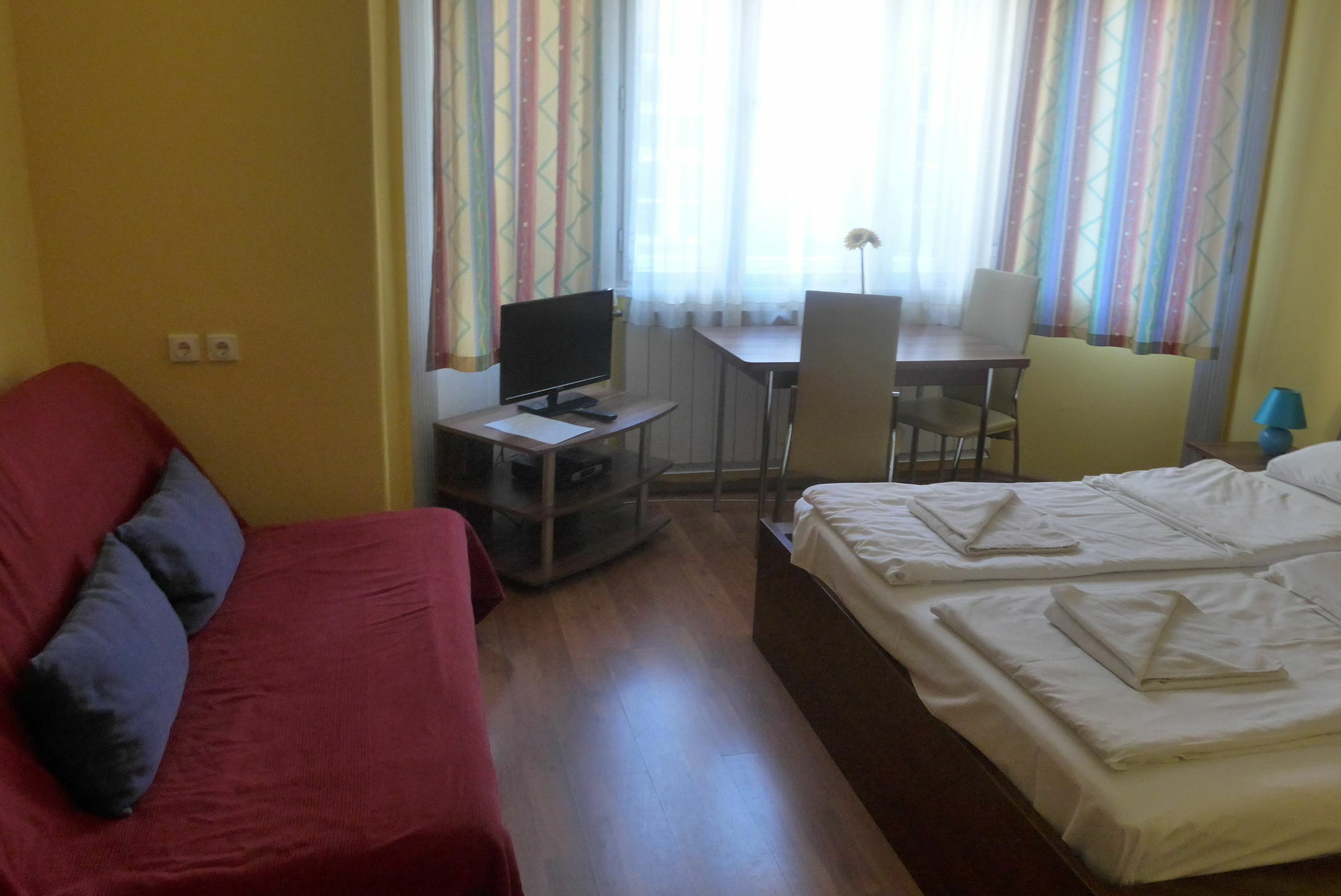 Amber Terrace Downtown 3*